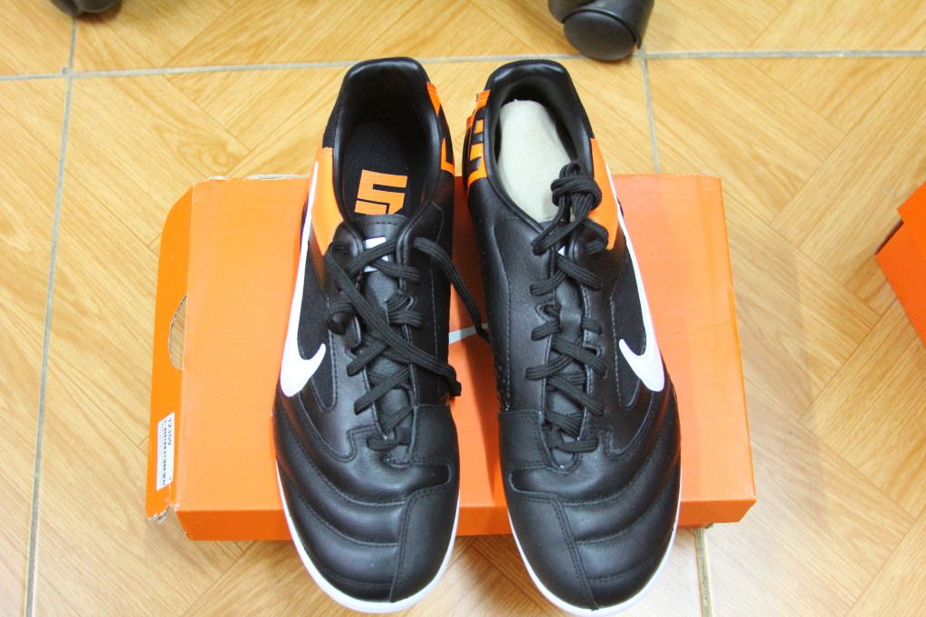 Chuyên giày đá banh Adidas, Nike, Puma, Umbro.. chính hãng từ Store US và UK.......