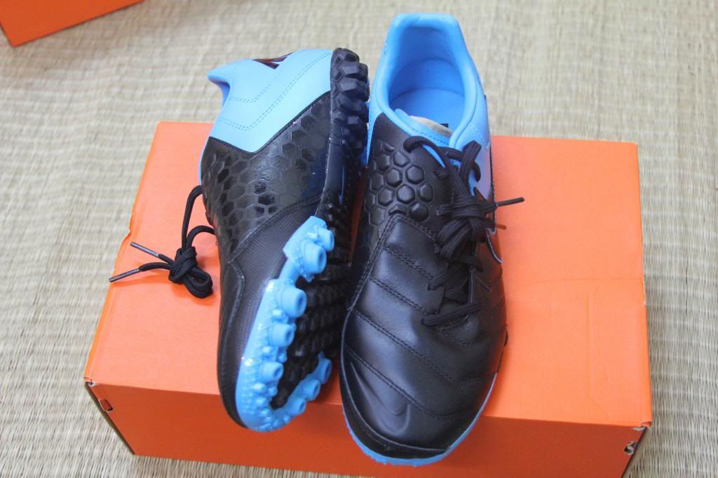 Chuyên giày đá banh Adidas, Nike, Puma, Umbro.. chính hãng từ Store US và UK....... - 12