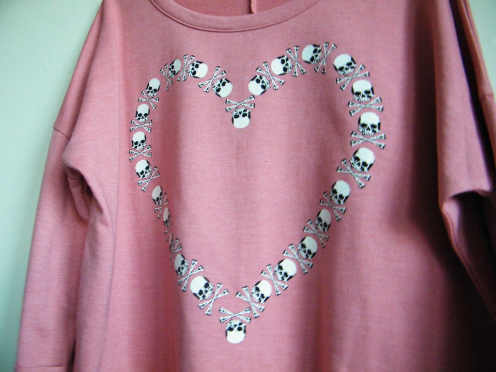 Internacionale Skull Jumper