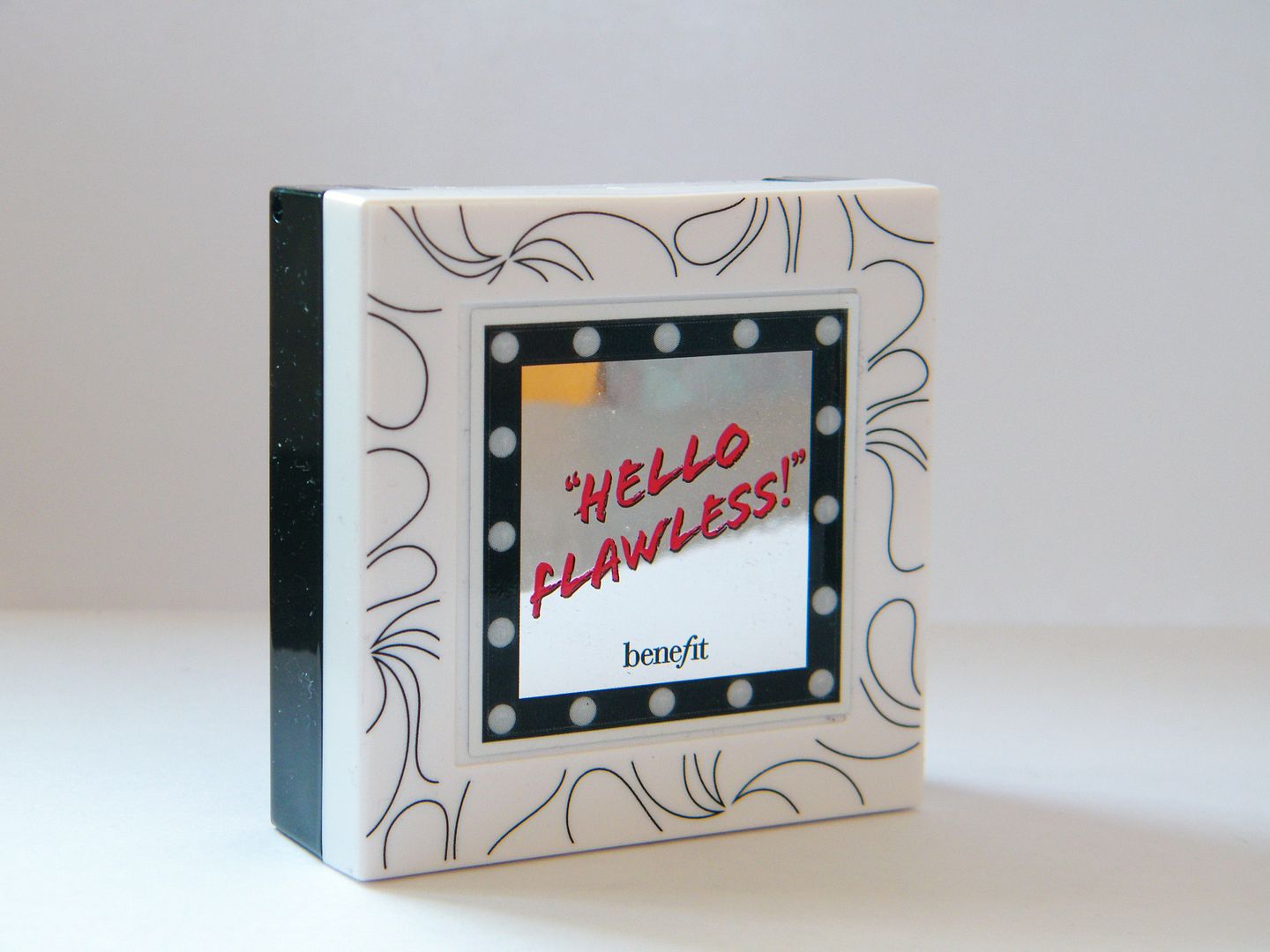 Benefit Hello Flawless