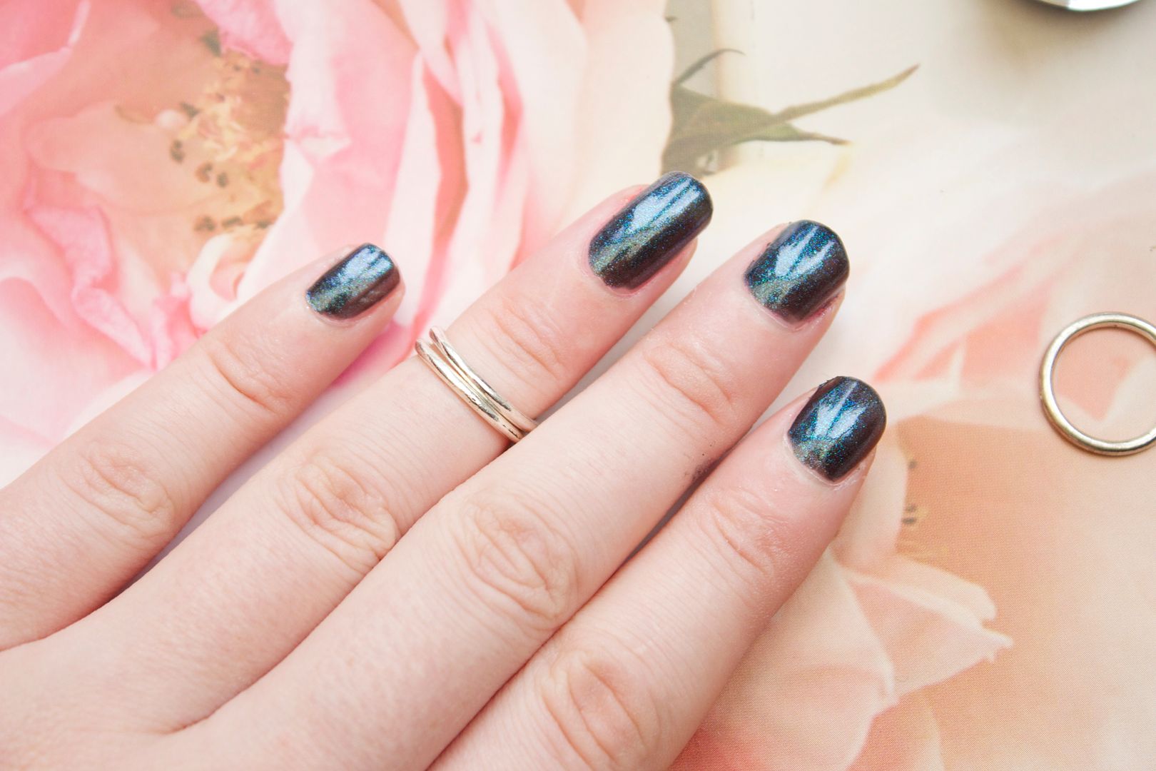 Essence Colour & Go Miss Universe nail polish