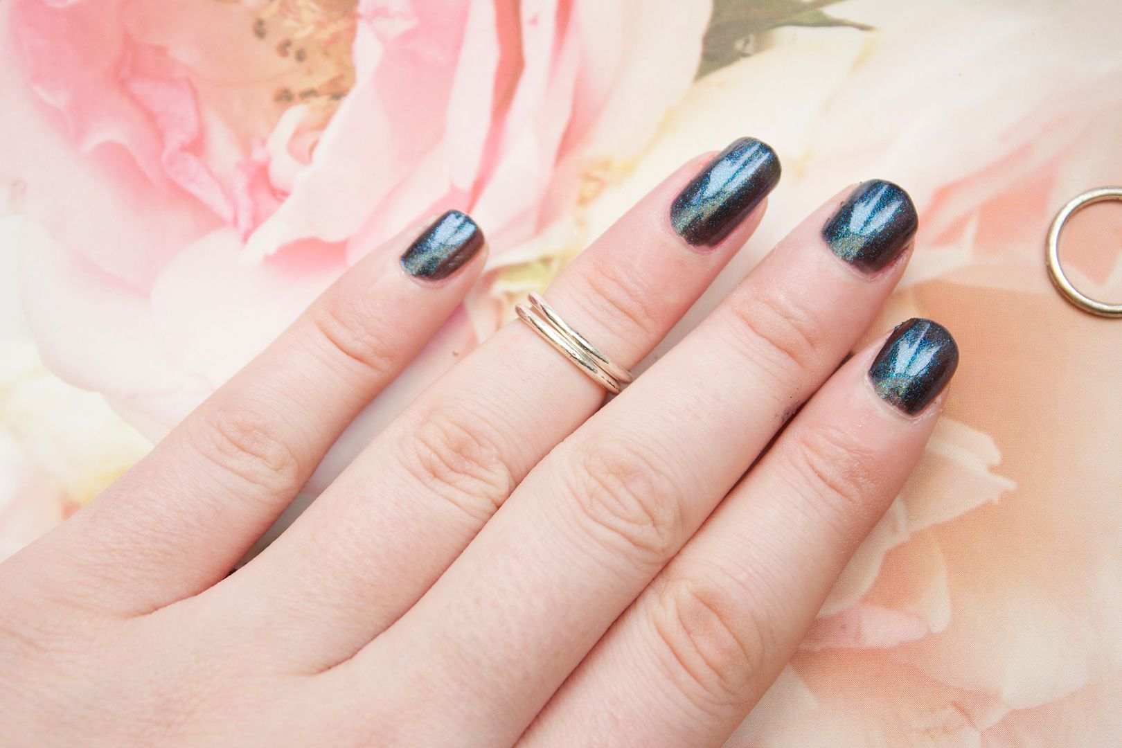 Essence Colour & Go Miss Universe nail polish