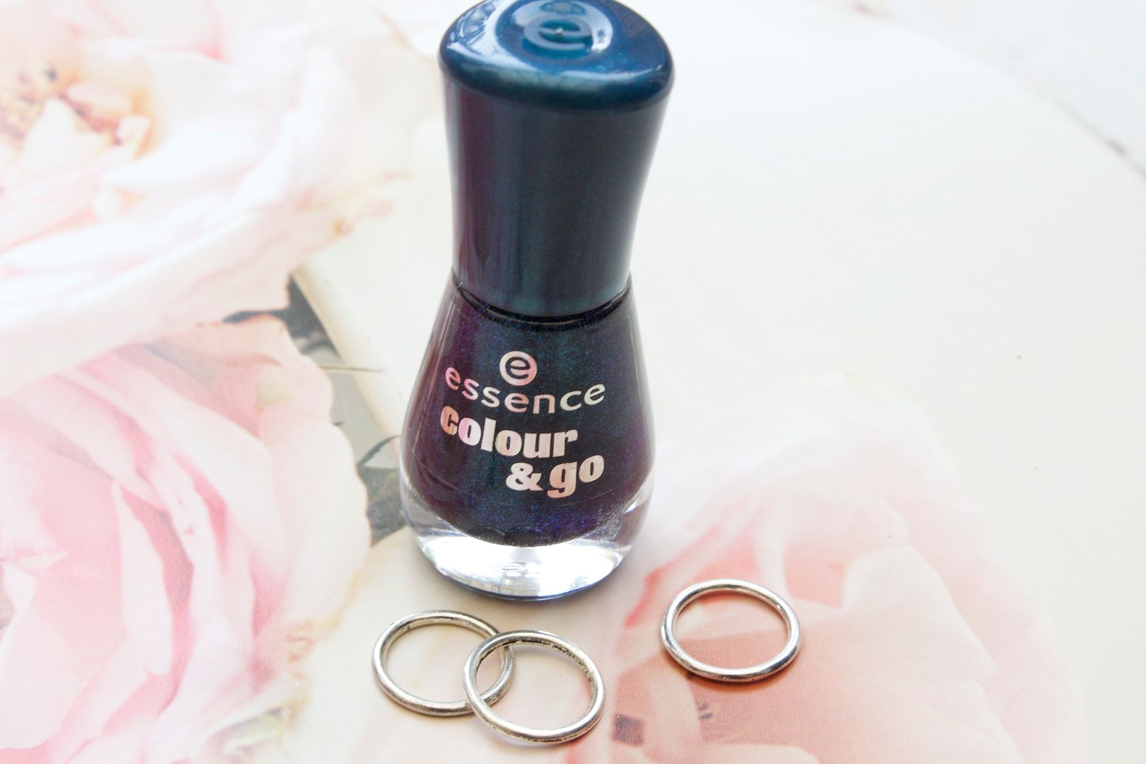 Essence Colour & Go Miss Universe nail polish