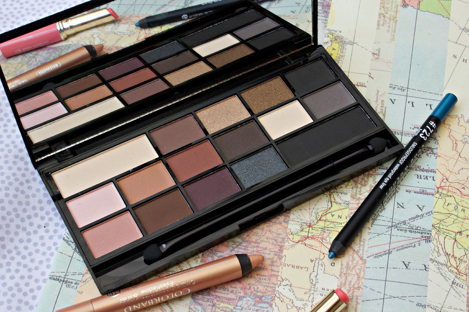 Makeup Revolution Black Velvet Palette