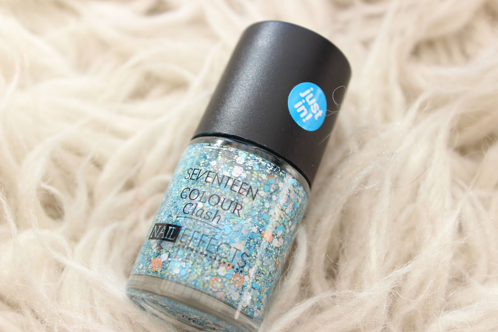In the Surf Seventeen Colour Clash Nail Effects