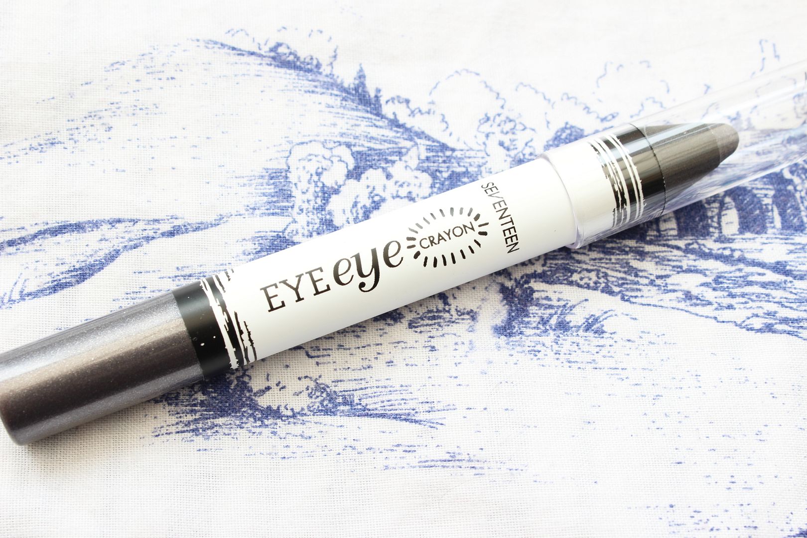 Seventeen Eye Eye Crayon in Platinum